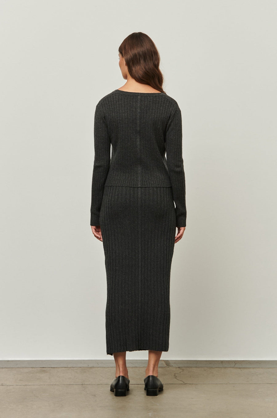 THE HUTTON CASHMERE BLEND RIBBED MIDI SKIRT CHARCOAL
